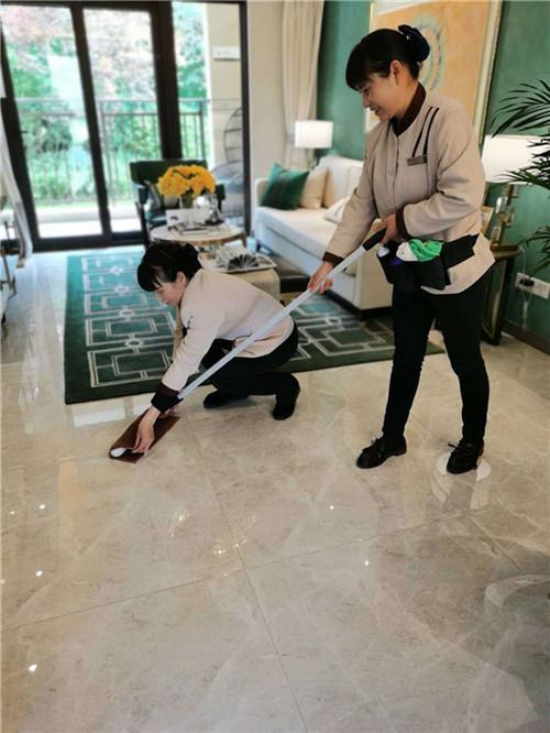 你知道如何清洗茶几和地毯吗?有什么好方法吗！